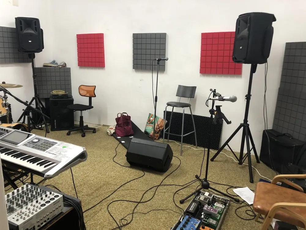 CrystalSound base 50 šedá