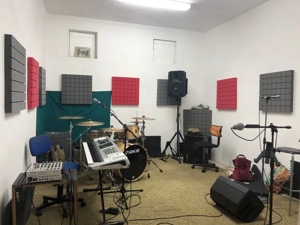 CrystalSound base 50 šedá